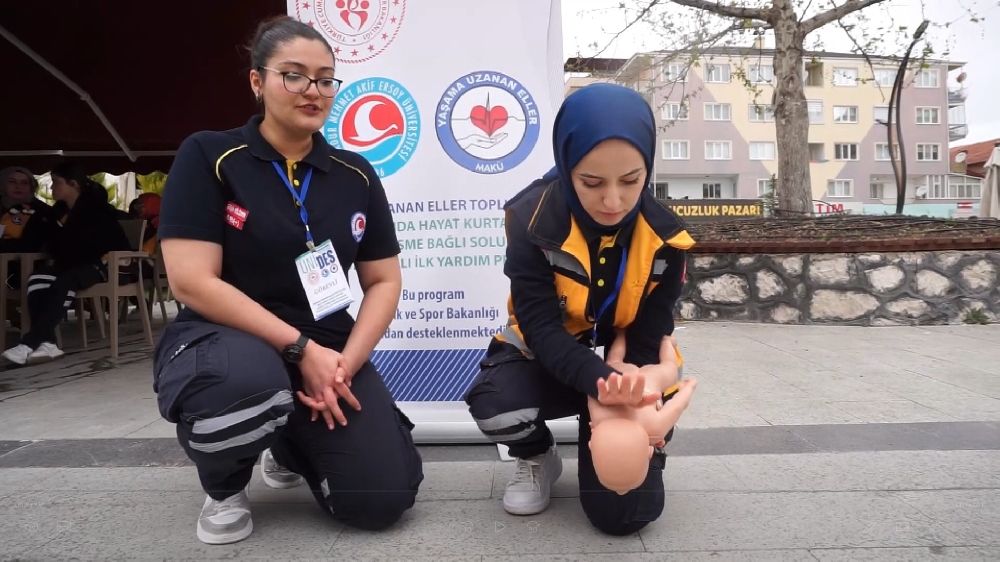 İlk Yardım Seferberliği Başladı! Heimlich Manevrası Ayakta Alkışlandı 7