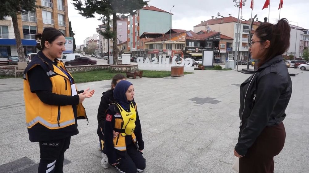İlk Yardım Seferberliği Başladı! Heimlich Manevrası Ayakta Alkışlandı