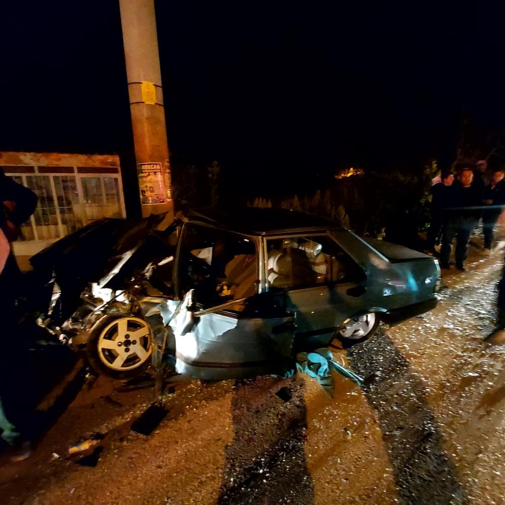 Isparta’da Iki Otomobil Kafa Kafaya Çarpıştı (2)