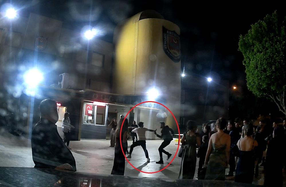 Kına Gecesi Bitiminde Egzoz Sesi Çıkaran Gelin Arabasını Uyardı, Damadın Saldırısına Uğradı 1