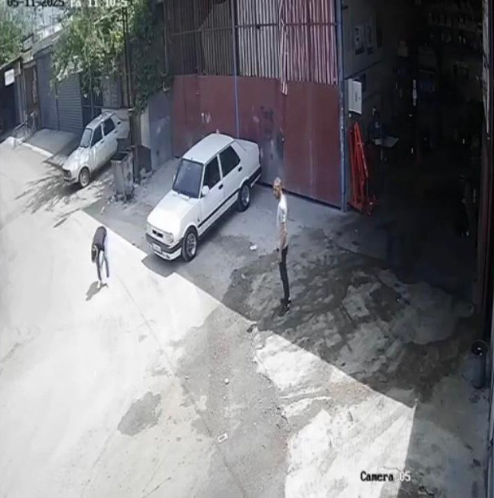 Kontrolden Çıkan Şarjlı Bisiklet Demir Kapıya Çarparak Durdu 1