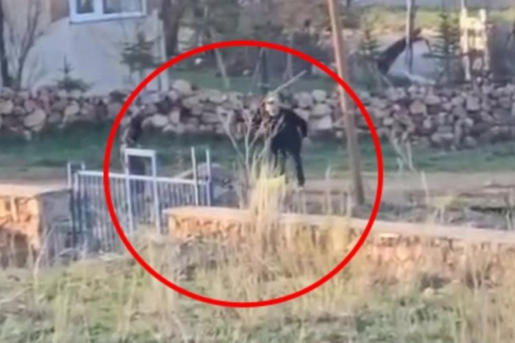 Köyde Skandal Eşeği Başına Çuval Geçirip Dövdü