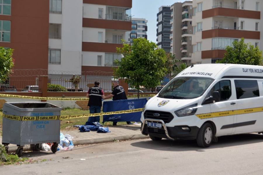 Mahallede Korkutan Olay Çöpte Insan Kafatası Bulundu! 3