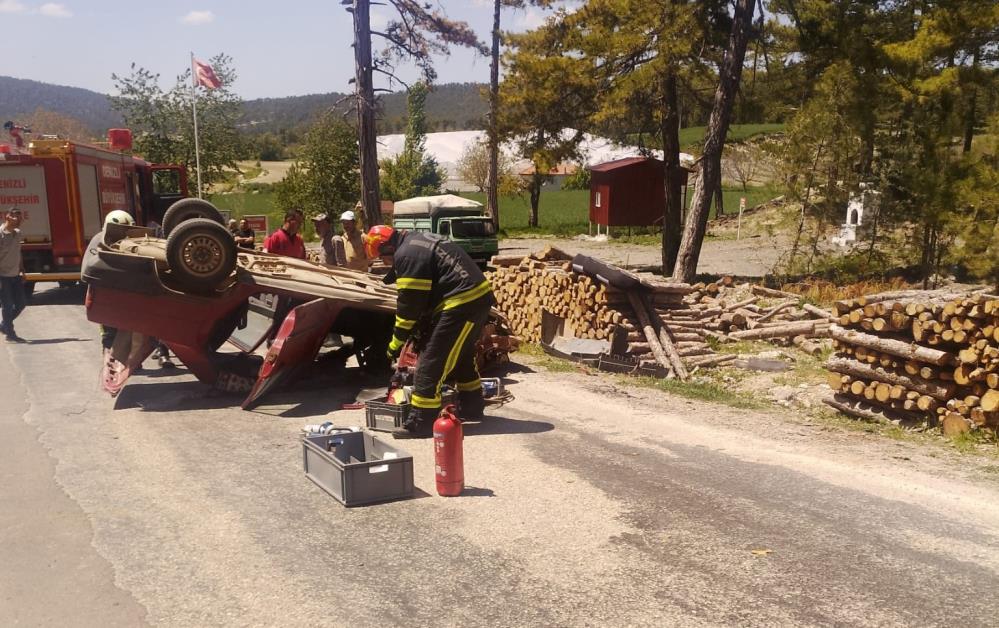 Odun Sterine Çarpan Otomobil Takla Attı 1