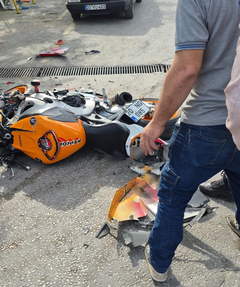 Önüne Kıran Otomobile Çarpan Motosikletli Işadamı Hayatını Kaybetti (3)
