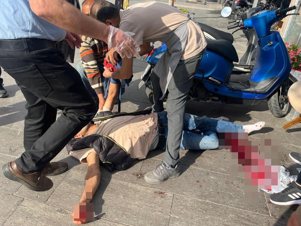 Sokak Ortasında Bıçaklı Kavga! 1 Kişi Yaralandı