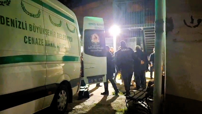 Yem Karma Makinesine Düştü Feci Şekilde Can Verdi 1