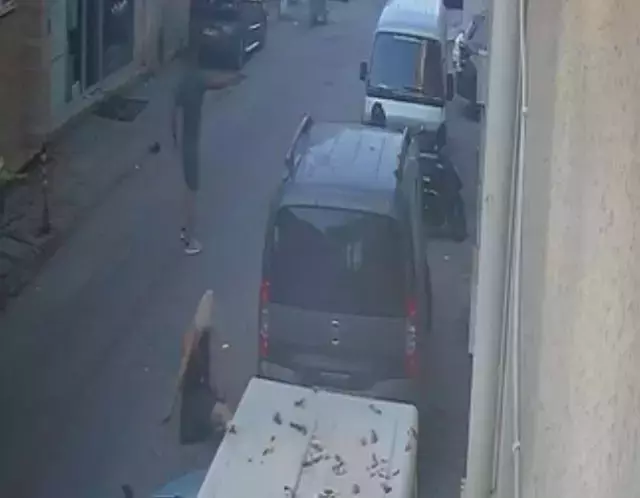Ayri Yasadigi Esine Kursun Yagdirip Mezarlikta 18735986 6495 M